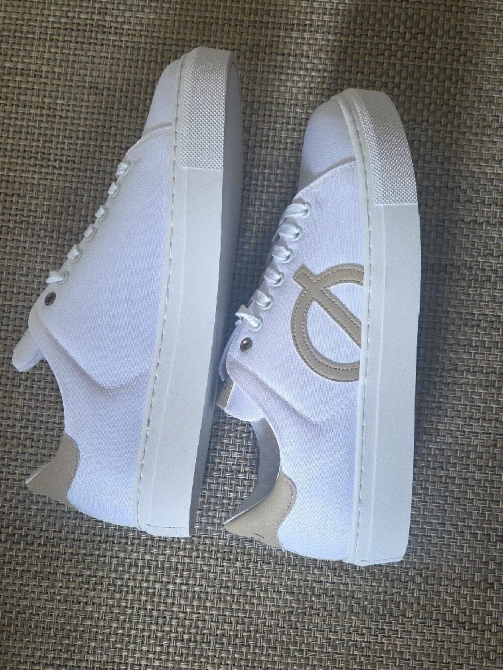 LOQ White Canvas Low-Top Sneakers with Gold Trim - Picture 8 of 11